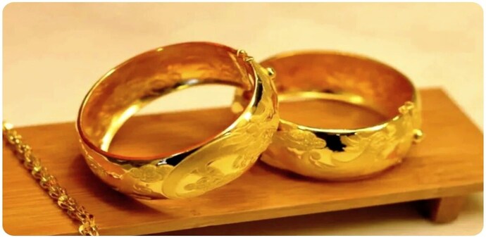 Gold price: For Manappuram and Muthoot Finance, gold loan business constitutes 50% and 98% of their total portfolio respectively. Gold price: For Manappuram and Muthoot Finance, gold loan business constitutes 50% and 98% of their total portfolio respectively.