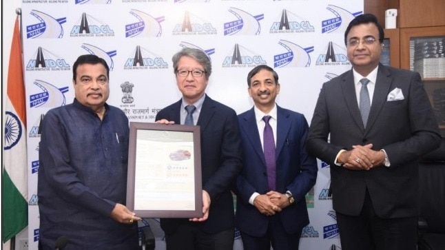 Nitin Gadkari, Minister of Road Transport and Highways, with Hisashi Takeuchi, Managing Director & CEO, Maruti Suzuki India Limited. Nitin Gadkari, Minister of Road Transport and Highways, with Hisashi Takeuchi, Managing Director & CEO, Maruti Suzuki India Limited.
