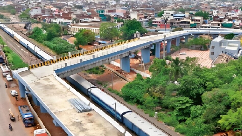 Project officials have defended the decision to have a sharp 90° turn on the railway overbridge. Project officials have defended the decision to have a sharp 90° turn on the railway overbridge.