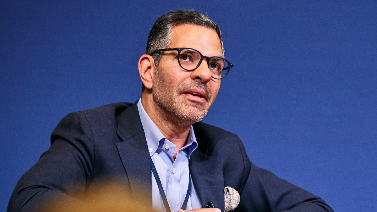 Sona Comstar shares are down 16.02 per cent year-to-date. Kapur was also known in the public eye as the former husband of Bollywood actress Karisma Kapoor. Sona Comstar shares are down 16.02 per cent year-to-date. Kapur was also known in the public eye as the former husband of Bollywood actress Karisma Kapoor.