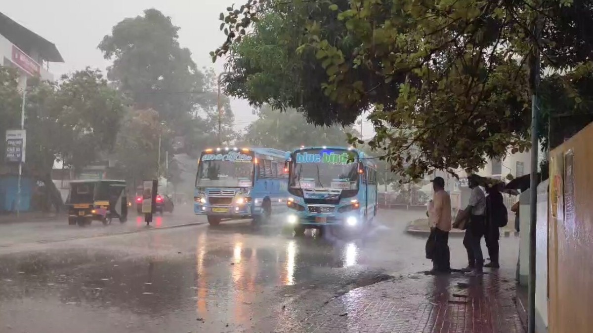 Heavy rain triggers mudslides in Kerala, IMD issues alerts for Mumbai and neighbouring districts