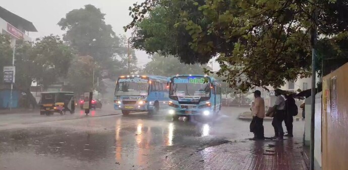 Kerala sees widespread damage from rain; Mumbai under yellow alert, Thane on orange watch Kerala sees widespread damage from rain; Mumbai under yellow alert, Thane on orange watch