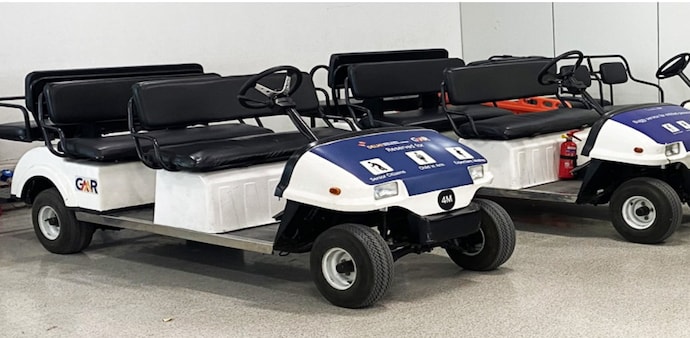 Swapan Dasgupta alleges issue with buggy facility at Delhi Airport Swapan Dasgupta alleges issue with buggy facility at Delhi Airport