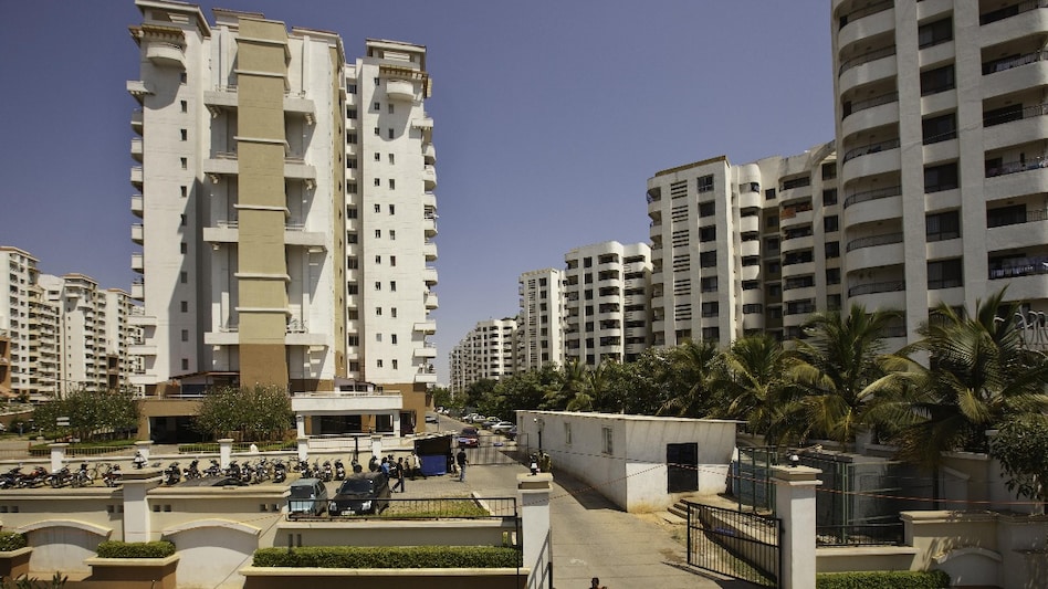 “You're made to use a system that protects builders more than buyers,” he writes. “You're made to use a system that protects builders more than buyers,” he writes.