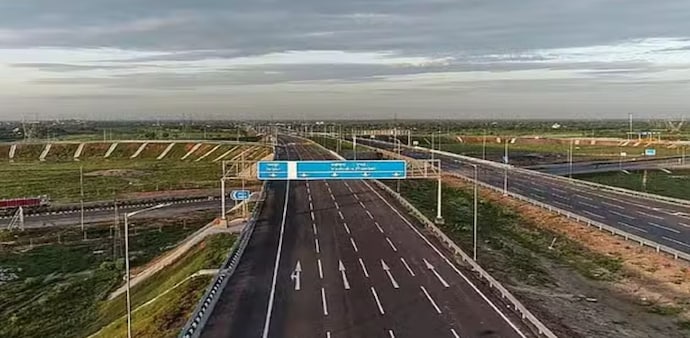 Nitin Gadkari announces annual highway passes to be effective from August 15/ Representative image Nitin Gadkari announces annual highway passes to be effective from August 15/ Representative image