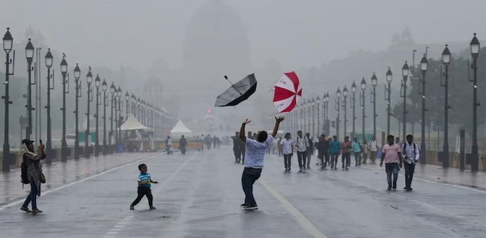 The IMD expects temperatures to range between 27°C (minimum) and 34°C (maximum) in the coming days. The IMD expects temperatures to range between 27°C (minimum) and 34°C (maximum) in the coming days.