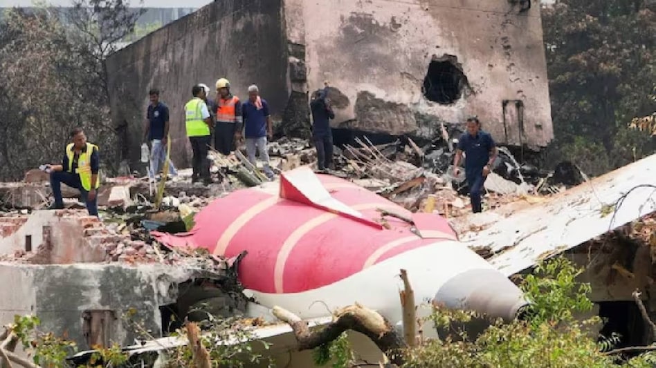 The civil aviation ministry said that the investigators have recovered both the Cockpit Voice Recorder (CVR) and Flight Data Recorder (FDR) approximately 2 weeks after the crash. The civil aviation ministry said that the investigators have recovered both the Cockpit Voice Recorder (CVR) and Flight Data Recorder (FDR) approximately 2 weeks after the crash.