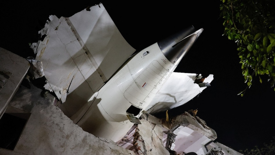 Documents and Records gathered from the Operator, Regulator, involved Personnel or other stakeholders are studied and analysed by the investigators and reviewed in association with subject matter experts, if required. Documents and Records gathered from the Operator, Regulator, involved Personnel or other stakeholders are studied and analysed by the investigators and reviewed in association with subject matter experts, if required.