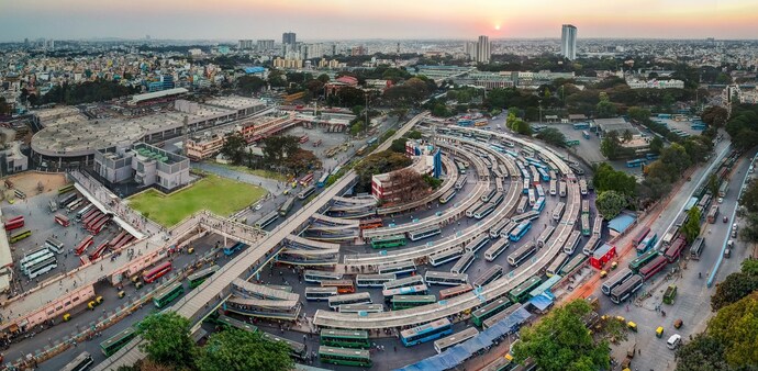 He described Mumbai as the original business capital, shaped by national talent drawn to MNCs, banks, and industrial houses—from the Tatas to Adanis. He described Mumbai as the original business capital, shaped by national talent drawn to MNCs, banks, and industrial houses—from the Tatas to Adanis.