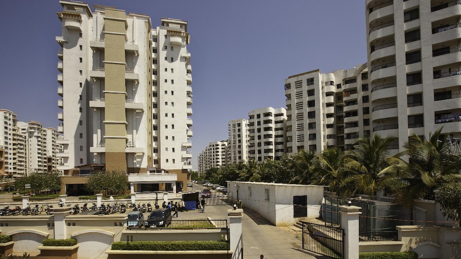 n this model, structure beats size—and control trumps ownership. n this model, structure beats size—and control trumps ownership.