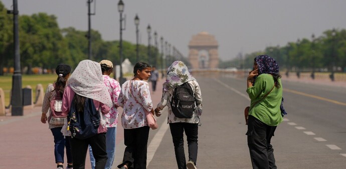 Delhi-NCR and neighbouring states are advised to prepare for continued above-normal temperatures until the arrival of the forecasted rain showers. Delhi-NCR and neighbouring states are advised to prepare for continued above-normal temperatures until the arrival of the forecasted rain showers.