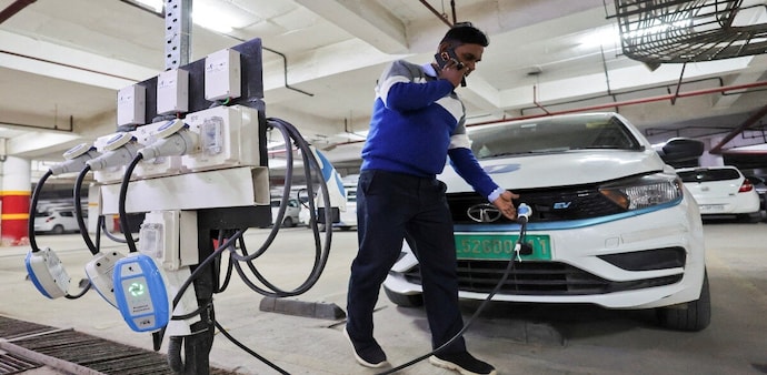 India's Rs 500 Crore EMPS 2024 Scheme Boosts Electric Mobility, Provides Subsidies for E-Vehicles India's Rs 500 Crore EMPS 2024 Scheme Boosts Electric Mobility, Provides Subsidies for E-Vehicles