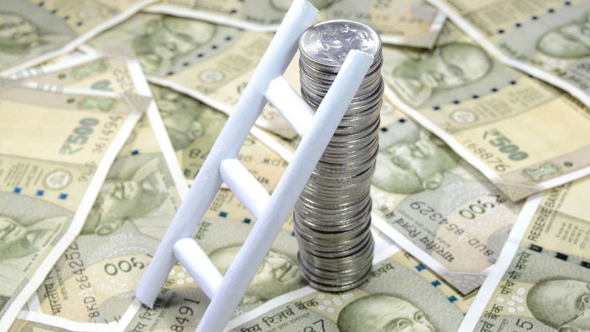 As income grows with salary hikes, bonuses, or business gains, disciplined investors find it easier to allocate larger sums.