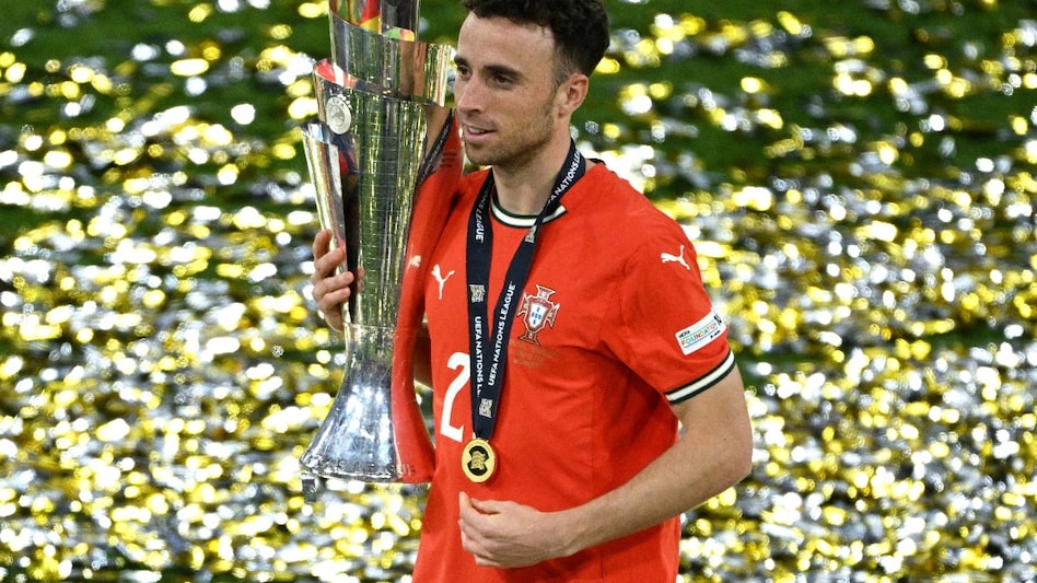 Liverpool footballer Diogo Jota, 28, dies in car crash, alongside brother, days after his wedding Liverpool footballer Diogo Jota, 28, dies in car crash, alongside brother, days after his wedding