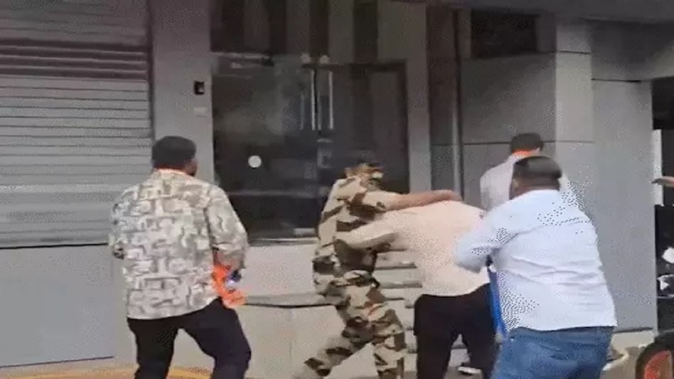 The retraction follows an escalation in tensions. According to Mumbai Police, unidentified individuals vandalized Kedia’s office in Worli early Saturday morning. The retraction follows an escalation in tensions. According to Mumbai Police, unidentified individuals vandalized Kedia’s office in Worli early Saturday morning.