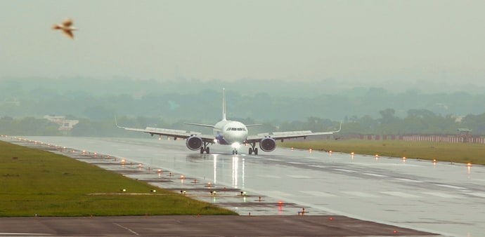 There are 34 DGCA-approved FTOs in India operating on 52 bases, which provide aircraft flying training to obtain a CPL (Commercial pilot License). There are 34 DGCA-approved FTOs in India operating on 52 bases, which provide aircraft flying training to obtain a CPL (Commercial pilot License).