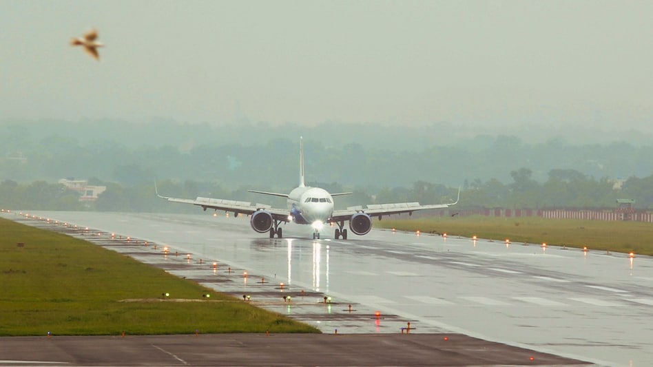 There are 34 DGCA-approved FTOs in India operating on 52 bases, which provide aircraft flying training to obtain a CPL (Commercial pilot License). There are 34 DGCA-approved FTOs in India operating on 52 bases, which provide aircraft flying training to obtain a CPL (Commercial pilot License).