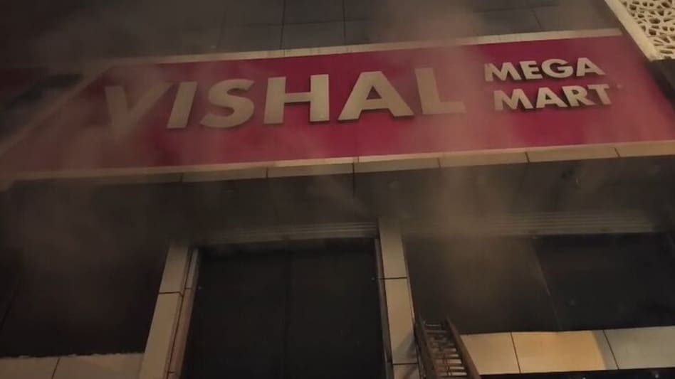 Vishal Mega Mart: MOFSL anticipated a 19% revenue and 20% EBITDA CAGR for Vishal Mega Mart, setting a base target price of Rs 165. The analysis included potential scenarios with bull and bear case targets. Vishal Mega Mart: MOFSL anticipated a 19% revenue and 20% EBITDA CAGR for Vishal Mega Mart, setting a base target price of Rs 165. The analysis included potential scenarios with bull and bear case targets.