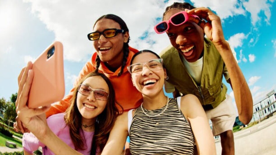 From selfies to meeting summaries: Why AI belongs to your smartphone now From selfies to meeting summaries: Why AI belongs to your smartphone now