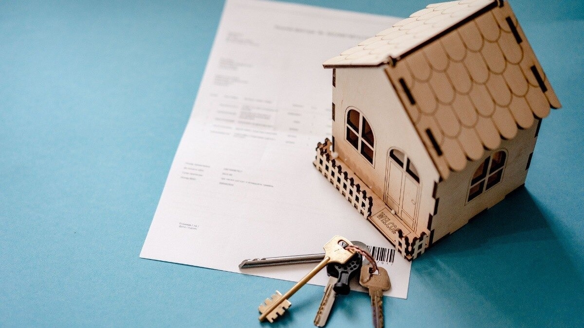 What are the advantages of joint property ownership for couples?