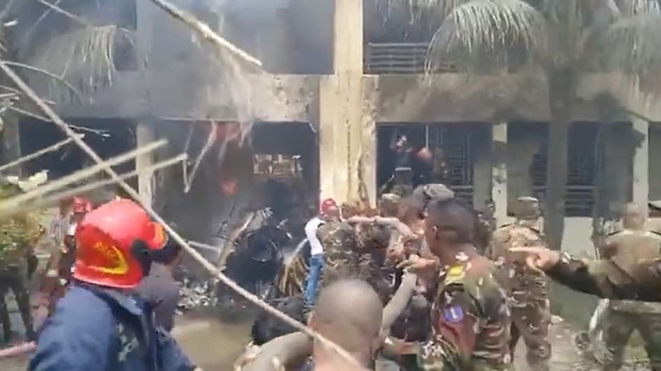 The military's public relations department said the F-7 BGI training aircraft took off at 13:06 local time before the crash. The military's public relations department said the F-7 BGI training aircraft took off at 13:06 local time before the crash.