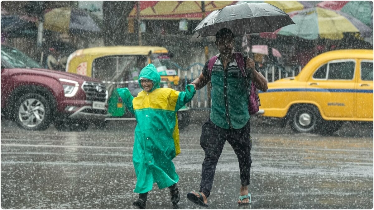 Low pressure building over Bay of Bengal; IMD warns of very heavy rain in south Bengal Low pressure building over Bay of Bengal; IMD warns of very heavy rain in south Bengal