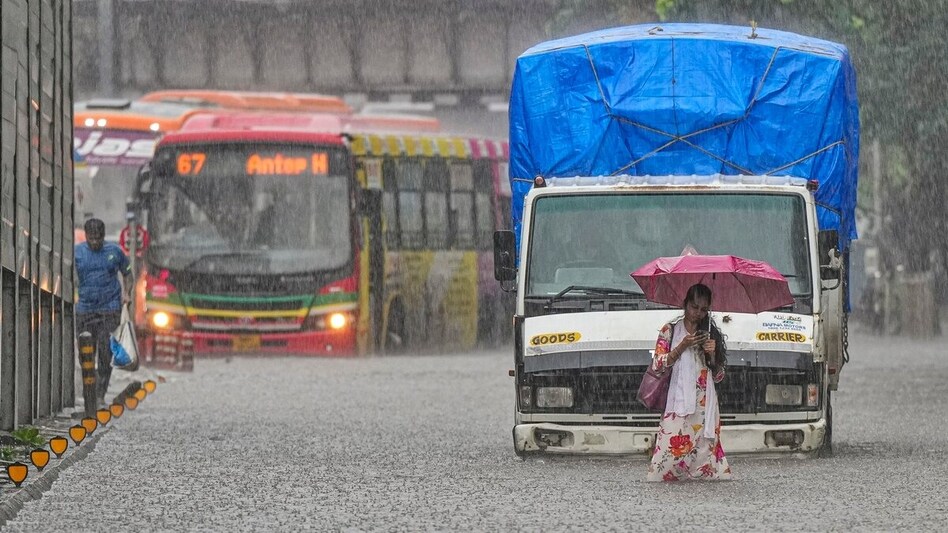 Mumbai experienced heavy rains on July 22, causing waterlogging and inundation at underground stations. Mumbai experienced heavy rains on July 22, causing waterlogging and inundation at underground stations.