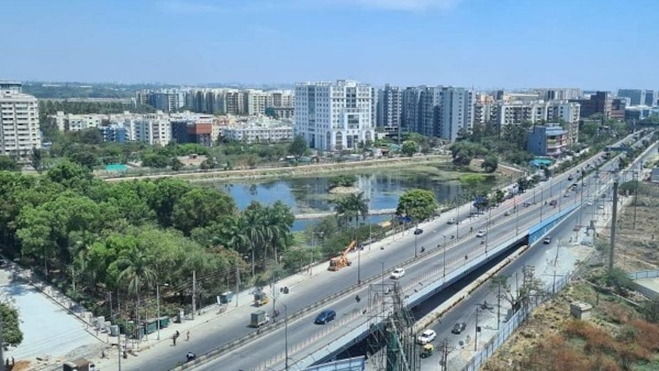 While some commenters called it people “coming to their senses,” others warned of “huge layoffs underway, mostly silent.” While some commenters called it people “coming to their senses,” others warned of “huge layoffs underway, mostly silent.”