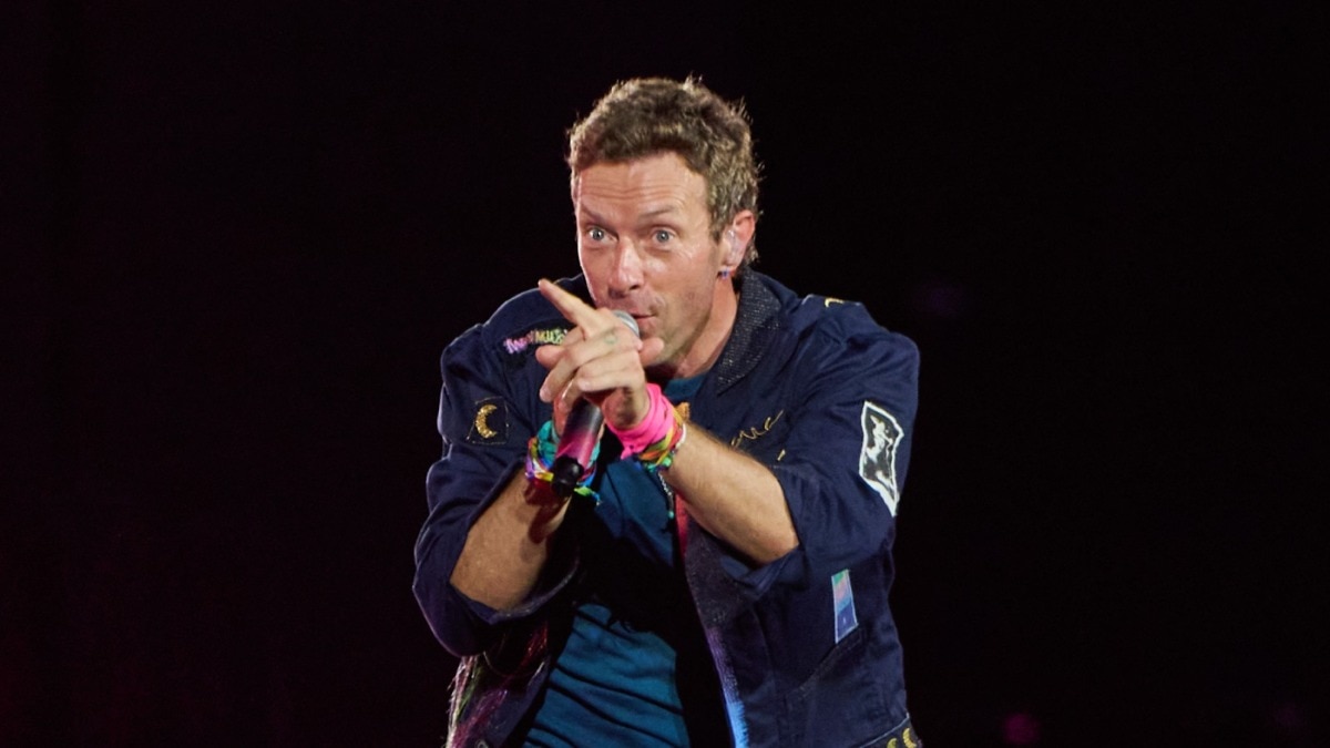Coldplay's Chris Martin jokes about kiss cam controversy at Madison concert, urging fans to be camera-ready amid viral Boston incident Coldplay's Chris Martin jokes about kiss cam controversy at Madison concert, urging fans to be camera-ready amid viral Boston incident