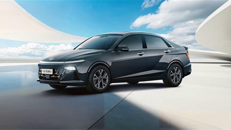 On the stock-specific front, Hyundai Motors was last seen trading 0.93 per cent lower at Rs 2,081.40. On the stock-specific front, Hyundai Motors was last seen trading 0.93 per cent lower at Rs 2,081.40.