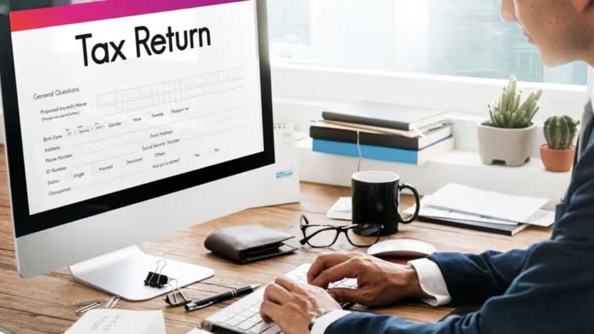 ITR Filing 2025: Salaried individuals will soon receive Form 16 from their employers to begin filing income tax returns for AY 2025–26. This crucial TDS certificate can also be accessed digitally, making the ITR process faster and more convenient.