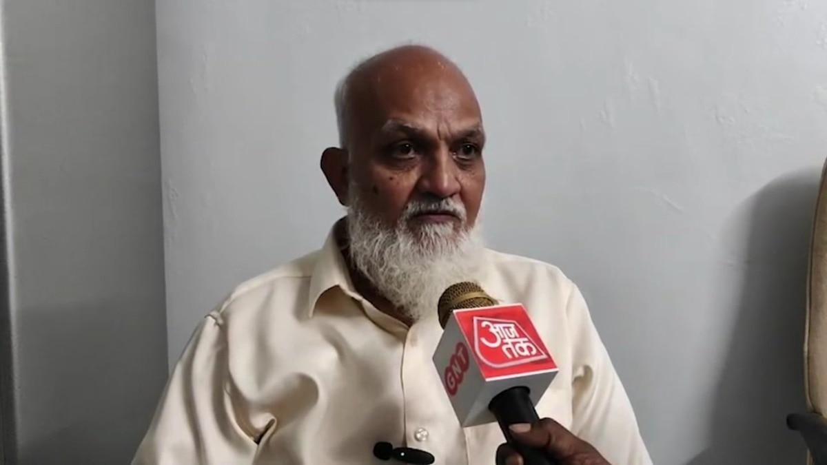 Retired ATS office Mehboob Mujawar speaking to India Today. 