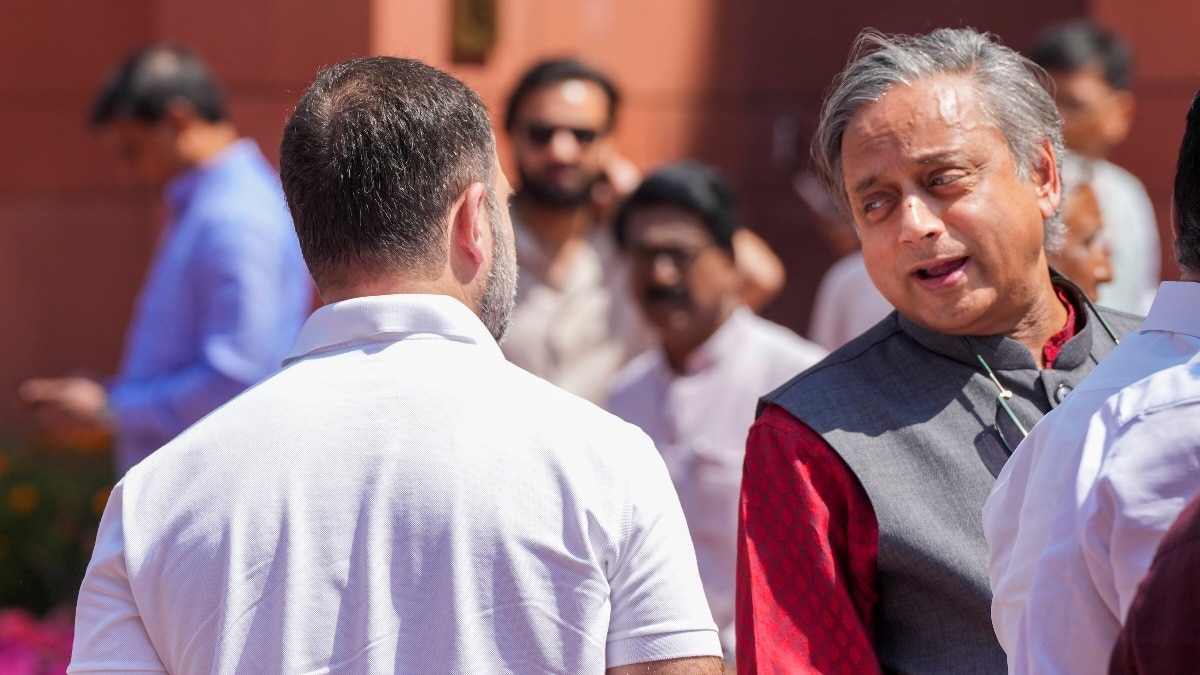 Shashi Tharoor and Rahul Gandhi disagree over Trump's 'dead economy' remark Shashi Tharoor and Rahul Gandhi disagree over Trump's 'dead economy' remark