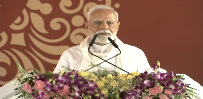 Prime Minister Narendra Modi addressing rally in Varanasi. Prime Minister Narendra Modi addressing rally in Varanasi.