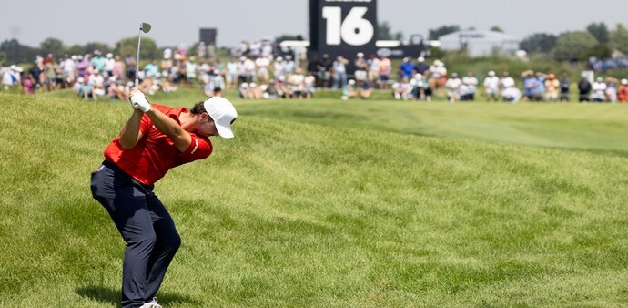 Joséle Ballester of Fireballs GC plays out from the rough on the 16th hole during Round 2 of LIV Golf Chicago. Image courtesy LIV Golf. Joséle Ballester of Fireballs GC plays out from the rough on the 16th hole during Round 2 of LIV Golf Chicago. Image courtesy LIV Golf.