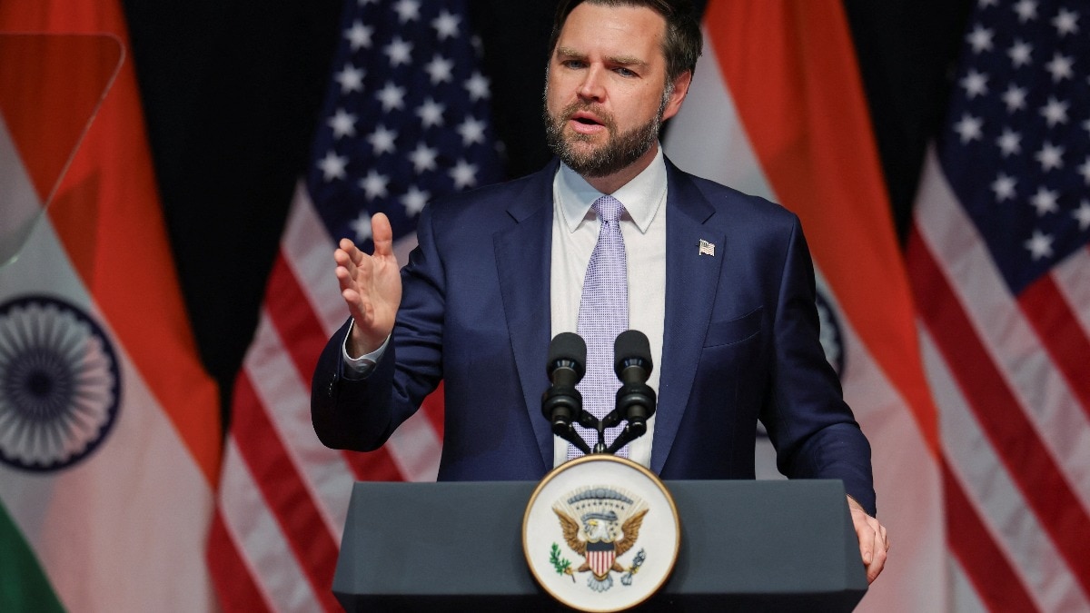 Trump’s senior adviser Peter Navarro played down the likelihood of immediate tariffs on Chinese goods, warning such duties “may hurt the US.” Trump’s senior adviser Peter Navarro played down the likelihood of immediate tariffs on Chinese goods, warning such duties “may hurt the US.”