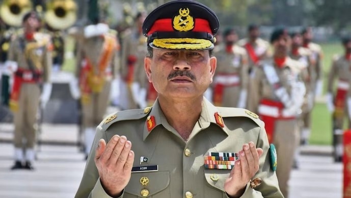 The General said that leaders in Pakistan, especially some Army Chiefs, have a habit of indulging in bluff and bluster.