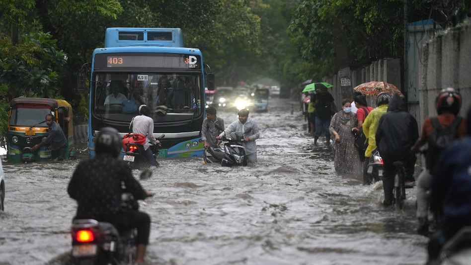 Heavy rains lash Delhi on Thursday Heavy rains lash Delhi on Thursday