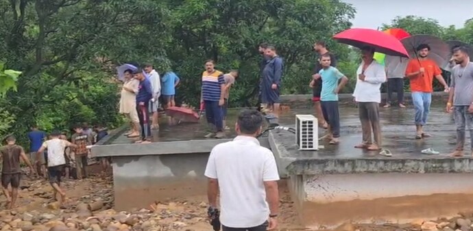 The incident follows another catastrophic cloudburst in Kishtwar earlier this month, which left dozens dead and missing. The incident follows another catastrophic cloudburst in Kishtwar earlier this month, which left dozens dead and missing.