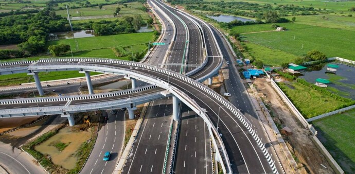 The 10.1-km Delhi stretch of the Dwarka Expressway, built at a cost of ₹5,360 crore, links Shiv Murti to the Delhi-Haryana border via Dwarka Sector-21 and connects with UER-II. The 10.1-km Delhi stretch of the Dwarka Expressway, built at a cost of ₹5,360 crore, links Shiv Murti to the Delhi-Haryana border via Dwarka Sector-21 and connects with UER-II.