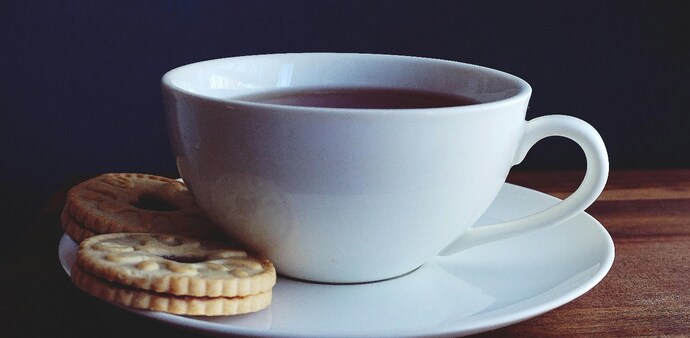 Some users pushed back, suggesting that the NRI avoid high-end hotels. “Try sadak ki chai for less than a dollar and momos. You’ll feel normal,” one advised. Some users pushed back, suggesting that the NRI avoid high-end hotels. “Try sadak ki chai for less than a dollar and momos. You’ll feel normal,” one advised.
