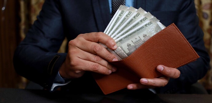 The advice, aimed at helping young professionals strengthen their financial health, combines practical saving habits, investment strategies, and caution against lifestyle inflation. The advice, aimed at helping young professionals strengthen their financial health, combines practical saving habits, investment strategies, and caution against lifestyle inflation.