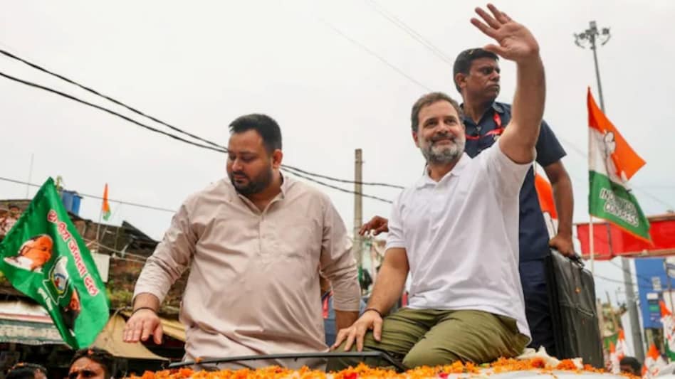 At the rally, RJD leader Tejashwi Yadav accused the Election Commission and the BJP of working together to “steal votes” and “fool the people of Bihar”. At the rally, RJD leader Tejashwi Yadav accused the Election Commission and the BJP of working together to “steal votes” and “fool the people of Bihar”.