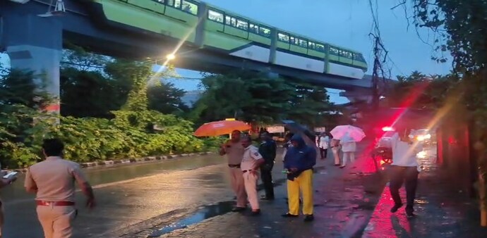 Maharashtra CM Devendra Fadnavis said he was in touch with the concerned authorities and has ordered an inquiry into the incident. Maharashtra CM Devendra Fadnavis said he was in touch with the concerned authorities and has ordered an inquiry into the incident.