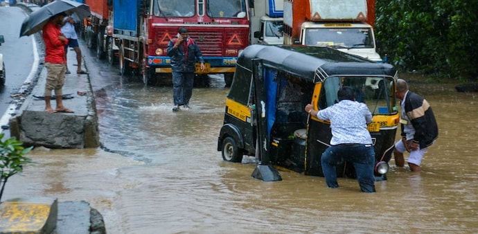 Mumbai on edge: red alert issued after floods, train halts, monorail rescues Mumbai on edge: red alert issued after floods, train halts, monorail rescues