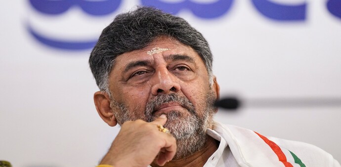 DK Shivakumar apologises for reciting the RSS anthem, says he is a Congressman for life DK Shivakumar apologises for reciting the RSS anthem, says he is a Congressman for life