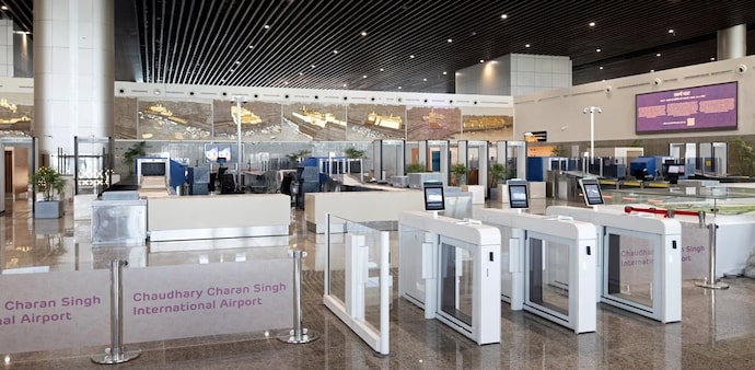 At present, the airport has seven aerobridges fully operational and can handle Type D aircraft, with parking capacity for 15 aircraft at a time. At present, the airport has seven aerobridges fully operational and can handle Type D aircraft, with parking capacity for 15 aircraft at a time.