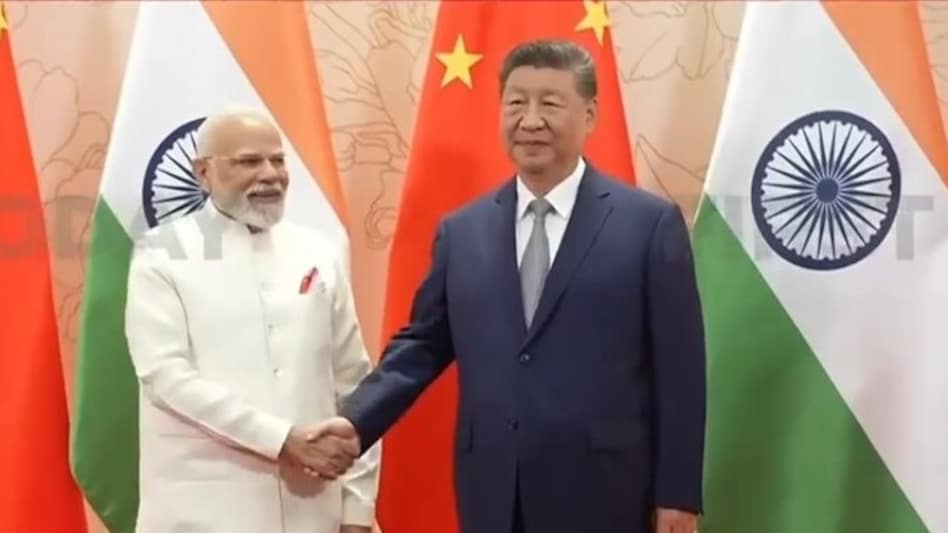 PM Modi holds bilateral talks with Xi Jinping PM Modi holds bilateral talks with Xi Jinping