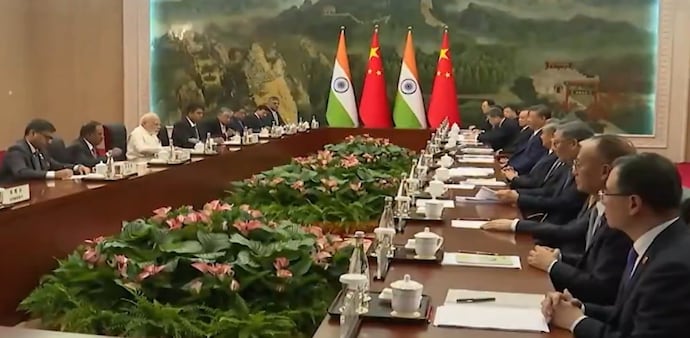 Xi calls India a vital friend at SCO Summit Xi calls India a vital friend at SCO Summit