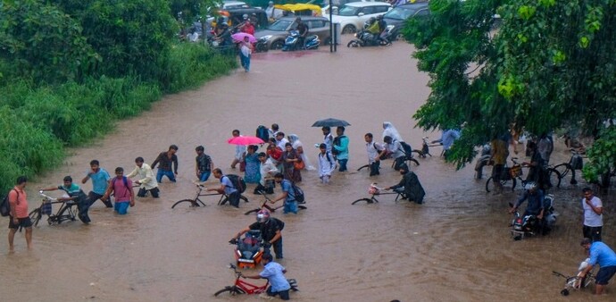 Yamuna flooding persists in Delhi; light rain predicted, traffic advisory issued across city Yamuna flooding persists in Delhi; light rain predicted, traffic advisory issued across city